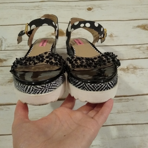 Betsey Johnson Black and White Platform Espadrille Sandals Size 8 - Picture 9 of 11